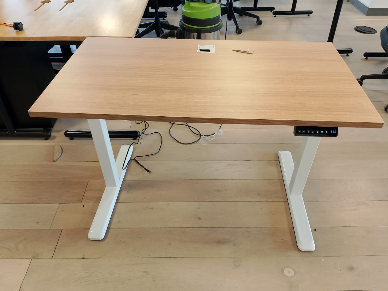 How an Adjustable Table for Office Spaces Can Boost Productivity ...