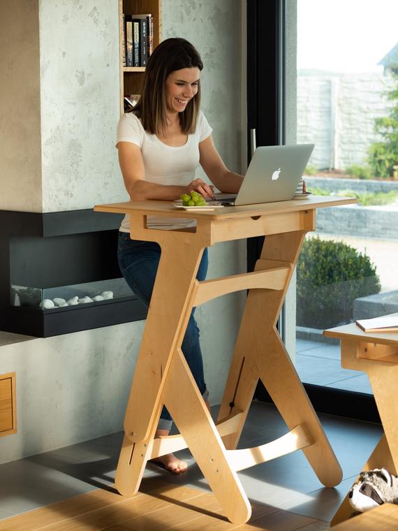 Why Creative People Should Consider Buying a Standing Desk - Purpleark